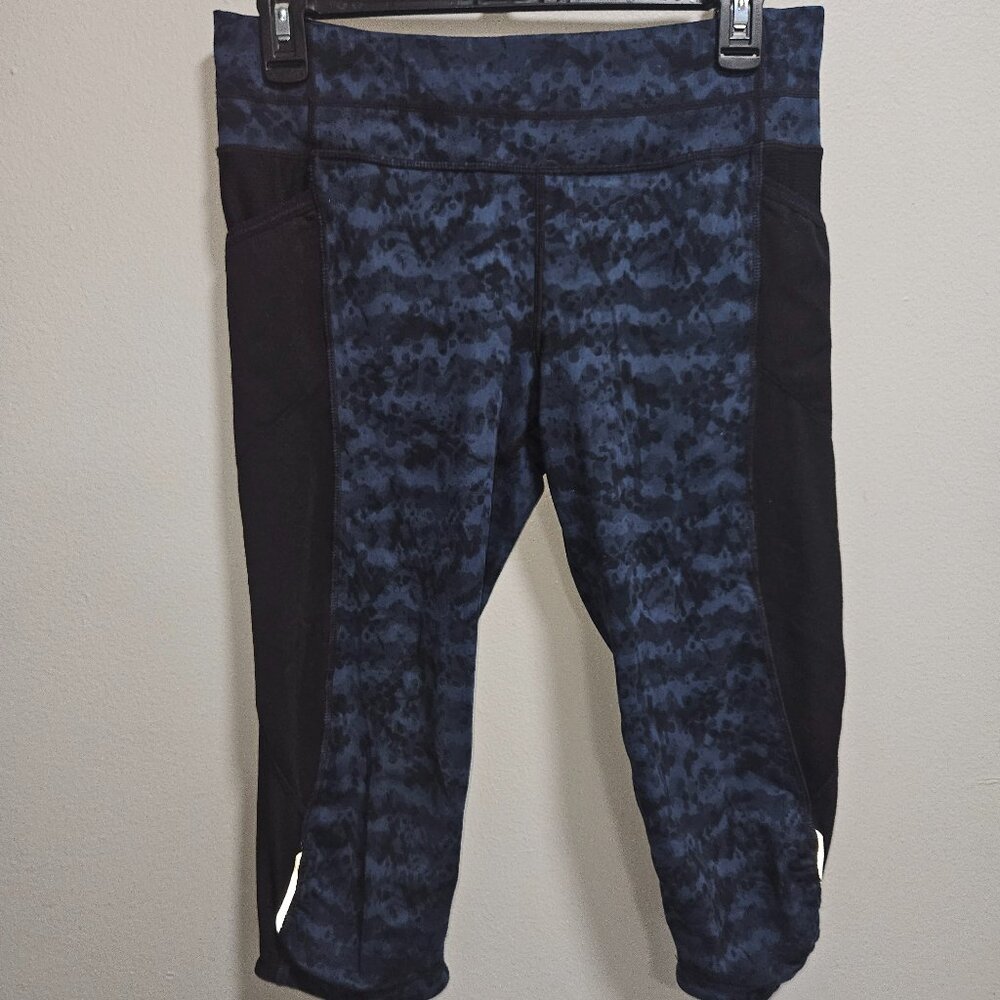 Athleta printed  size medium Capri leggings